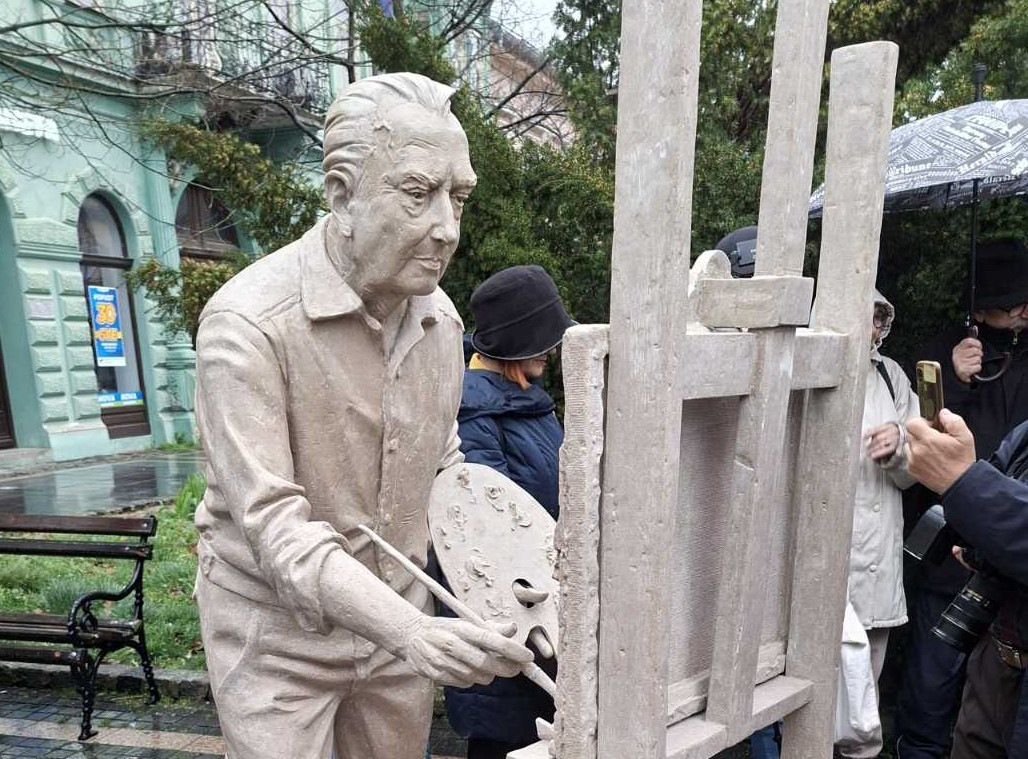 Spomen-obeležje Savi Stojkovu postavljeno ispred Srpske čitaonice