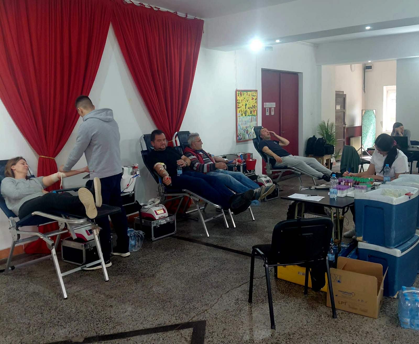 Uspešno realizovana akcija dobrovoljnog davanja krvi u Crvenki
