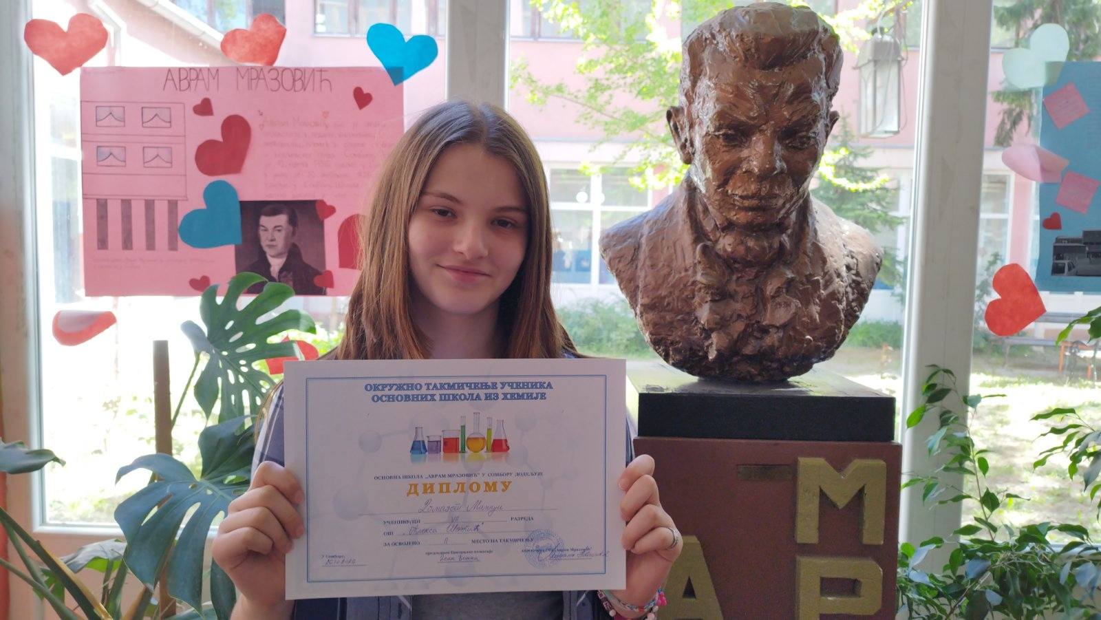 Milica Domazat briljirala na okružnom takmičenju iz hemije