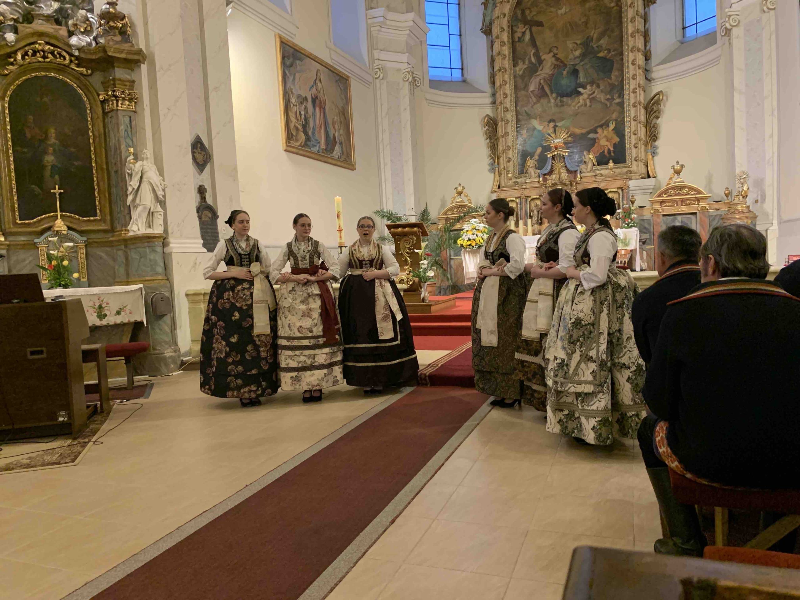 „Urbani Šokci“ obeležili Uskrs kroz panel i koncert u Somboru