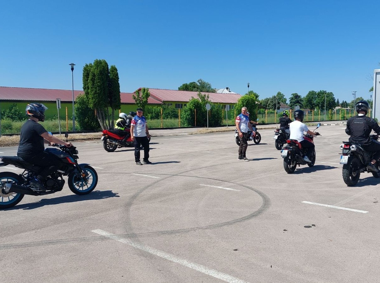 Vozači dvotočkaša prošli trening bezbedne vožnje