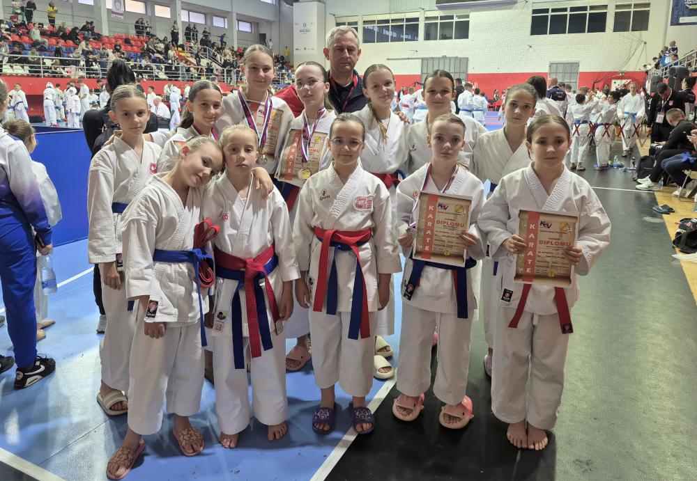 Pet medalja za Karate klub „Crvenka“ na međunarodnom turniru „Dunav kup“