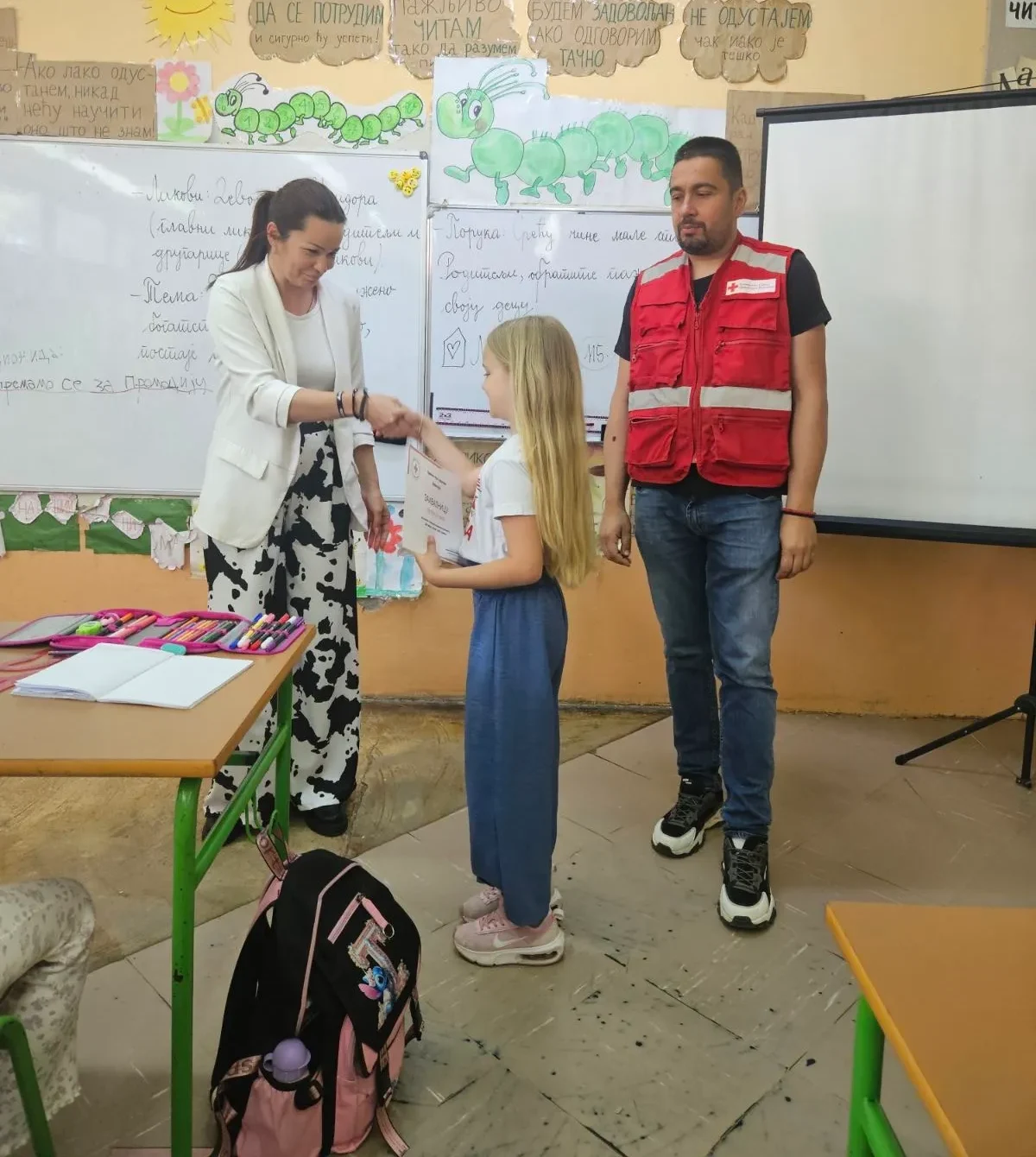 Učenice nagrađene na konkursu Crvenog krsta Apatin