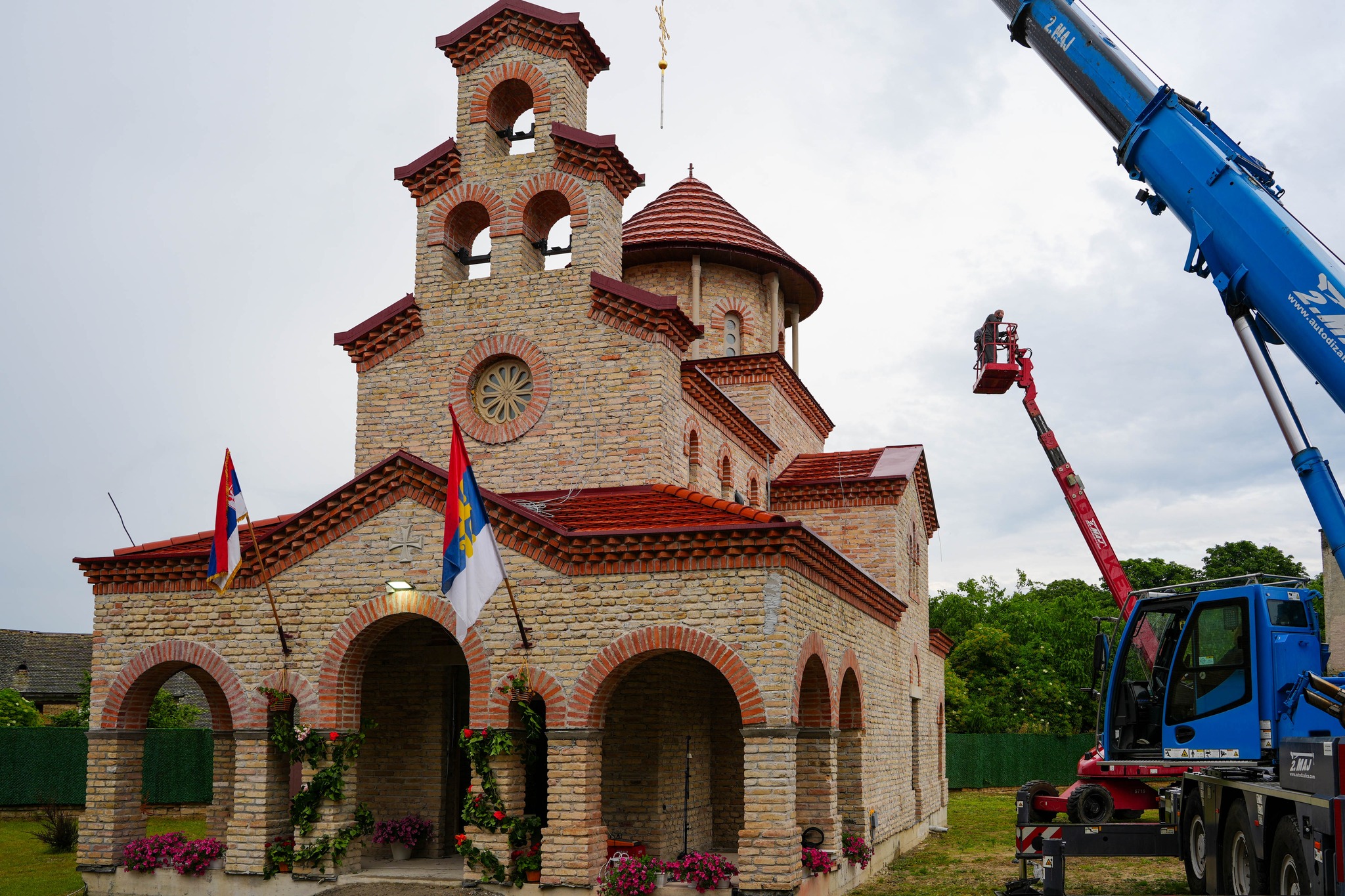 Osvećeni krstovi i zvona hrama Svete velikomučenice Marine u Prigrevici