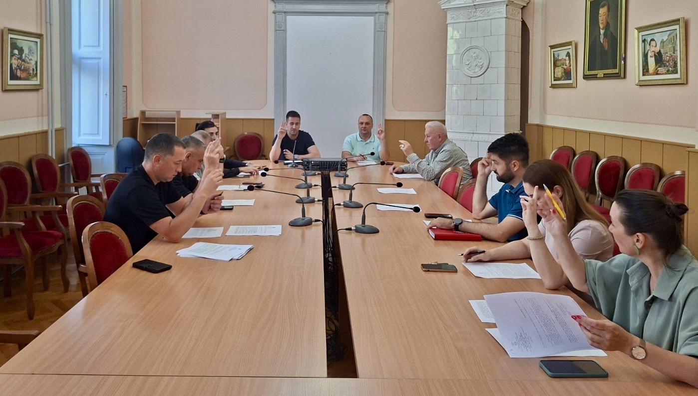 Gradsko veće usvojilo odluke o podršci pčelarima, đacima i preduzetništvu