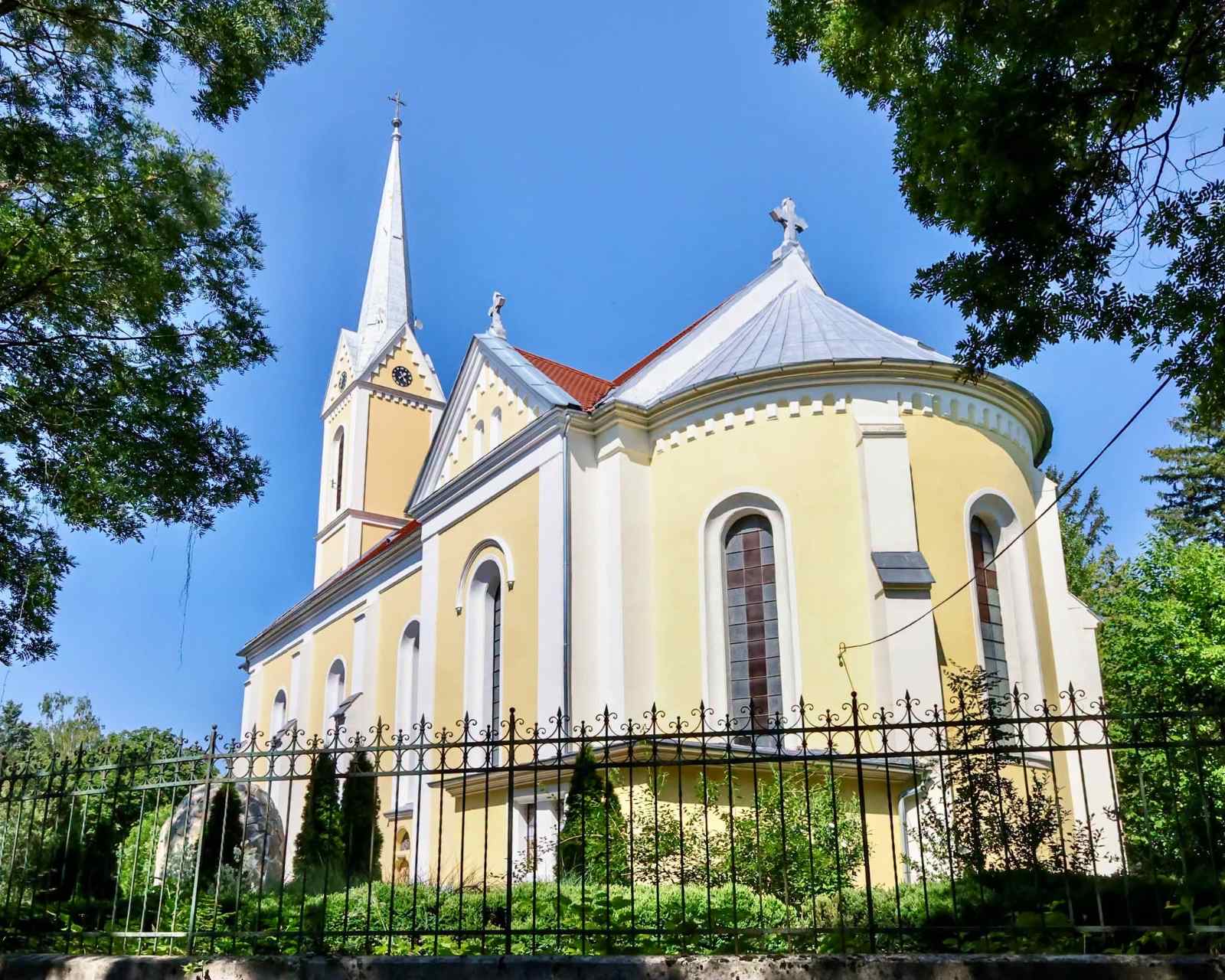 Obnovljena fasada Crkve Kraljice Mađara u Telečkoj