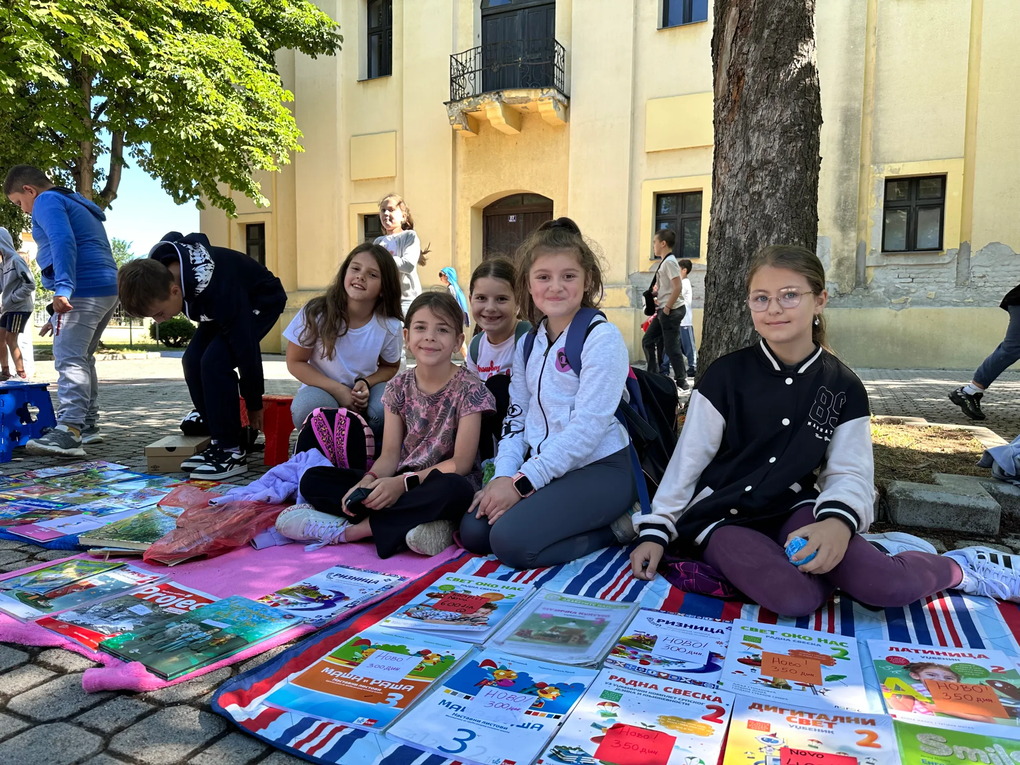 Bazar udžbenika u Apatinu: Učenici razmenjivali knjige i obogatili školsku biblioteku