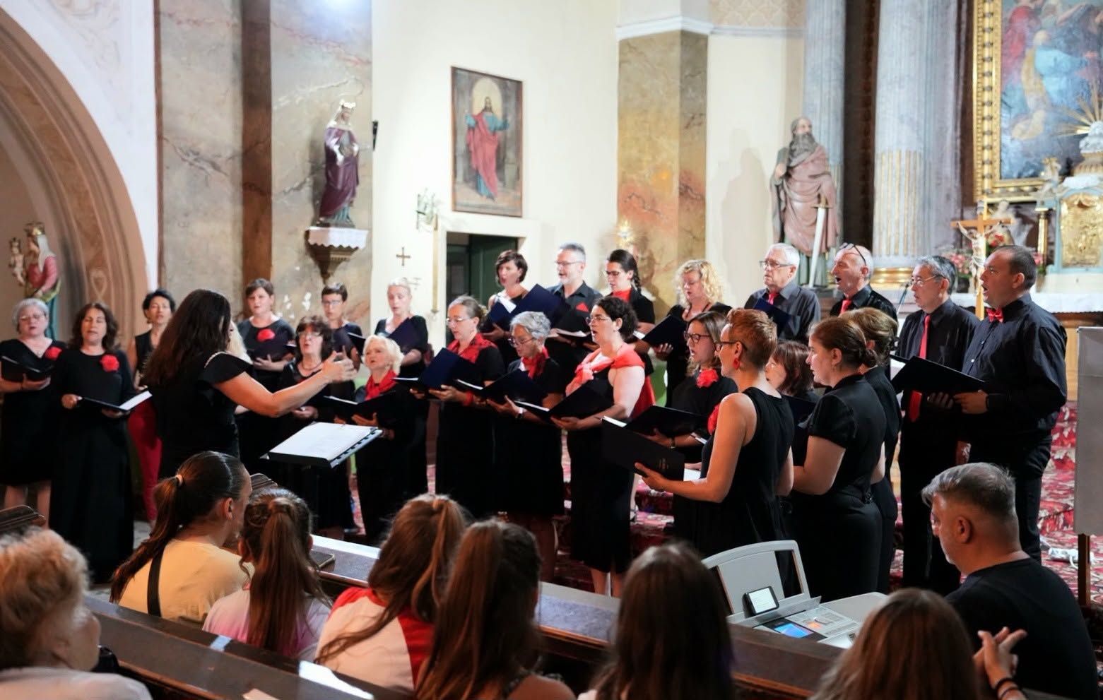 Gradski hor „Jedinstvo“ održao svečani koncert u okviru „Apatinskih ribarskih večeri“