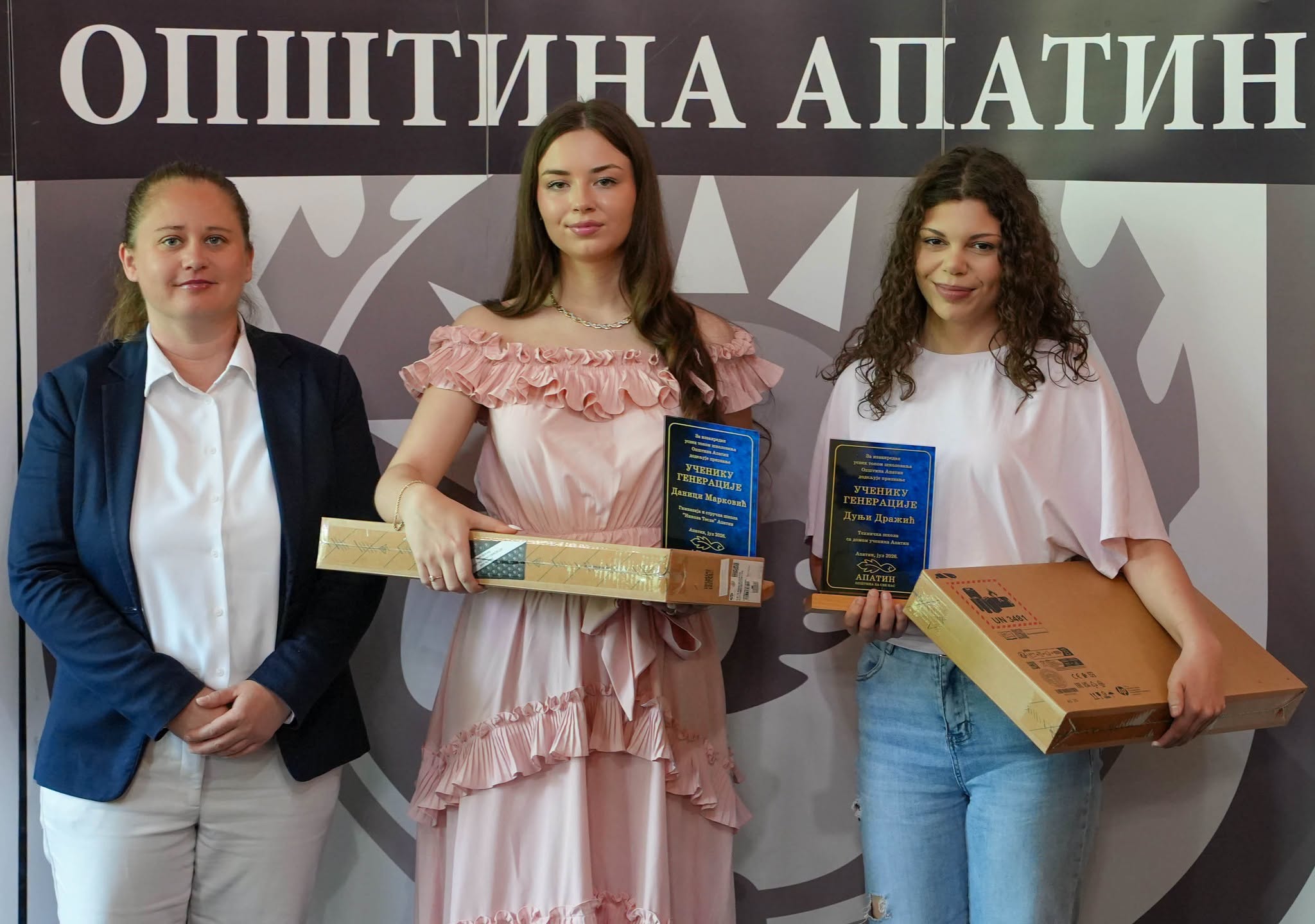 Opština Apatin nagradila najbolje učenike