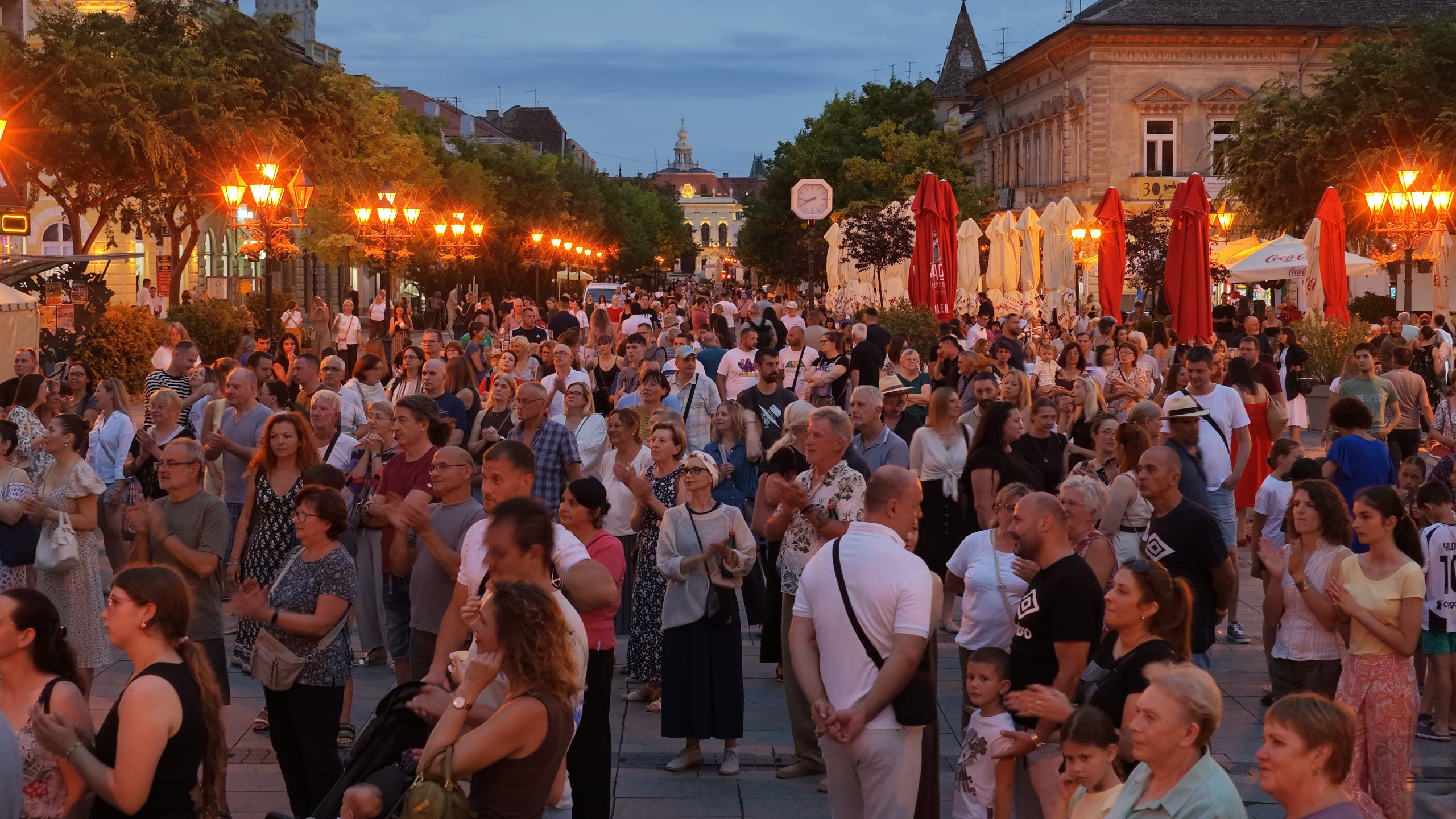 Održano „Veče uličnih svirača“ – centar grada ispunili muzika i umetnost