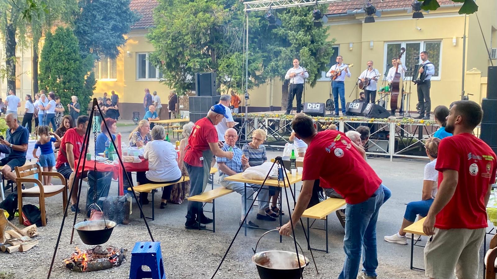 Tradicija, gastronomija i muzika spojili generacije na „Lemeškom kotliću“