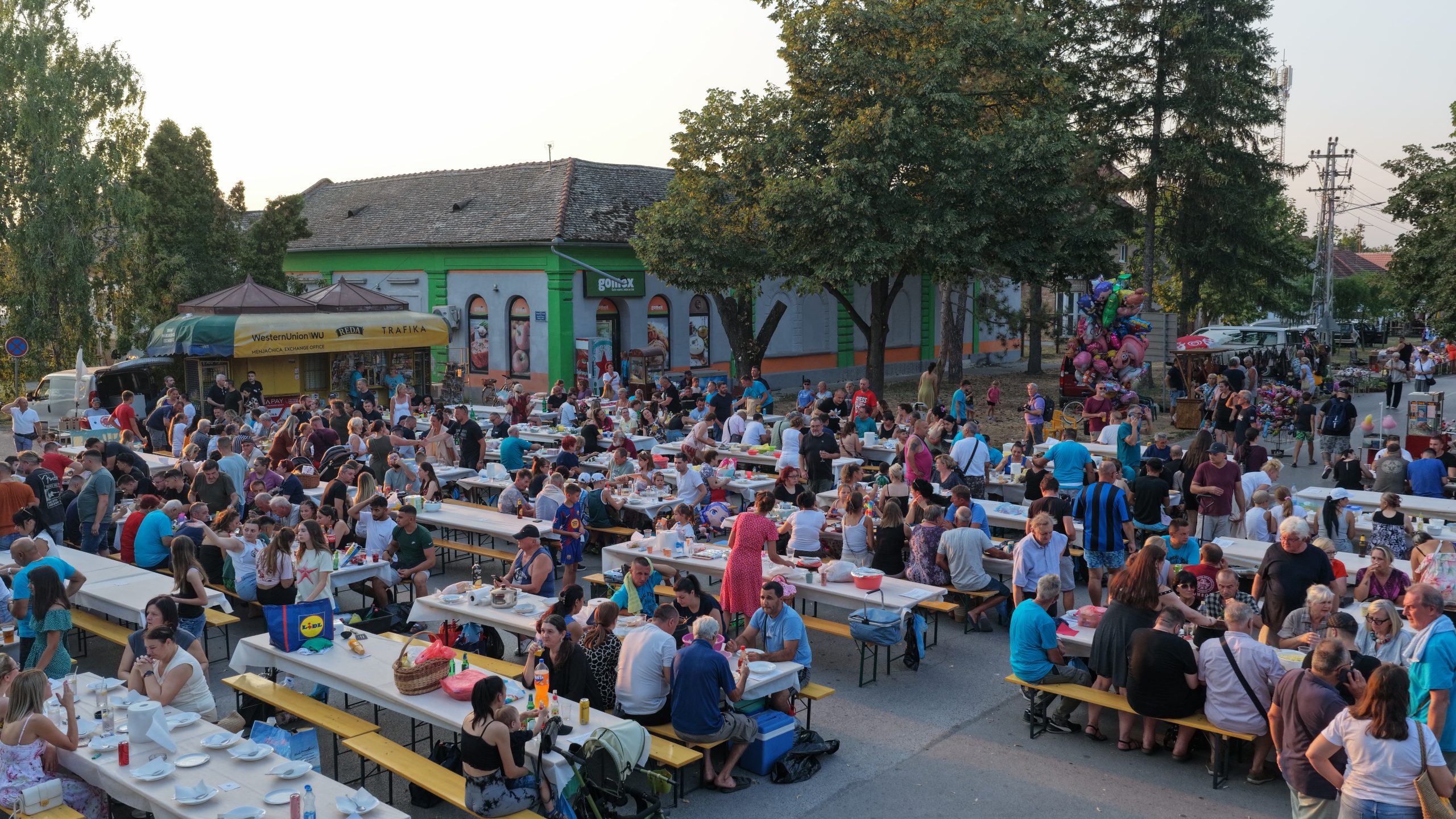 Prvo veče „Bodrog festa“ okupilo ljubitelje tradicije, gastronomije i muzike