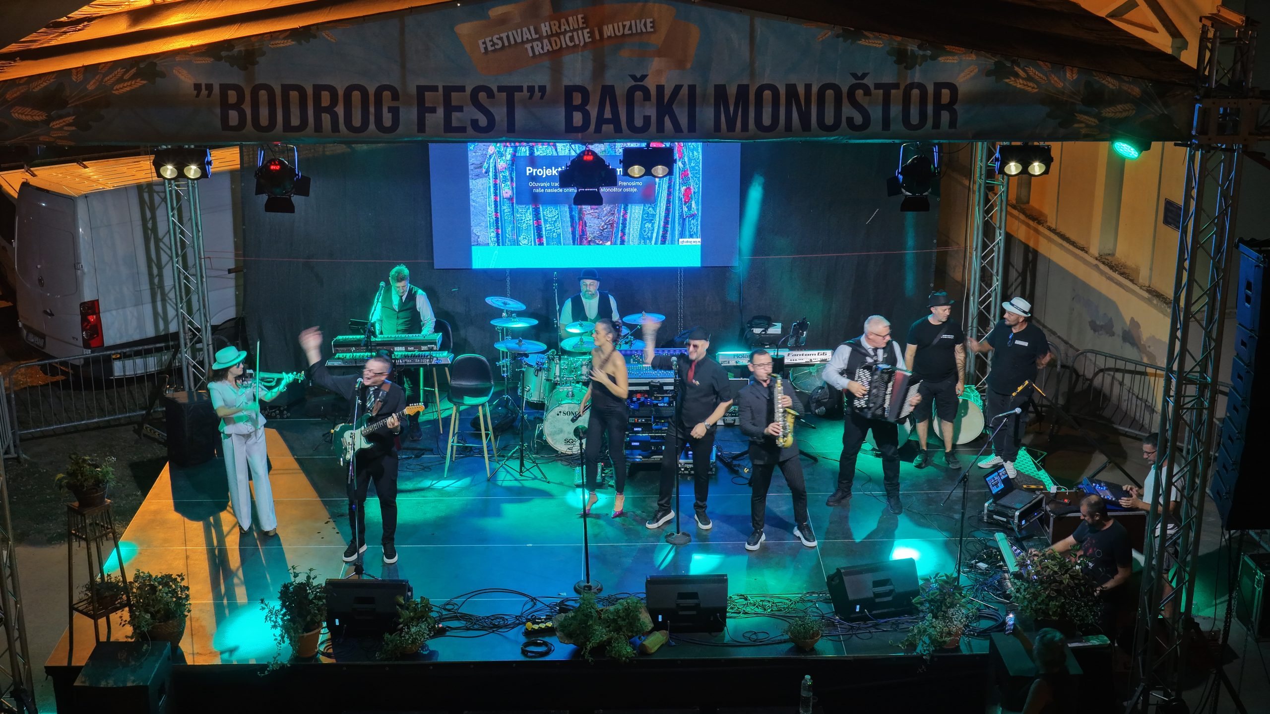 Prvo veče „Bodrog festa“ okupilo ljubitelje tradicije, gastronomije i muzike