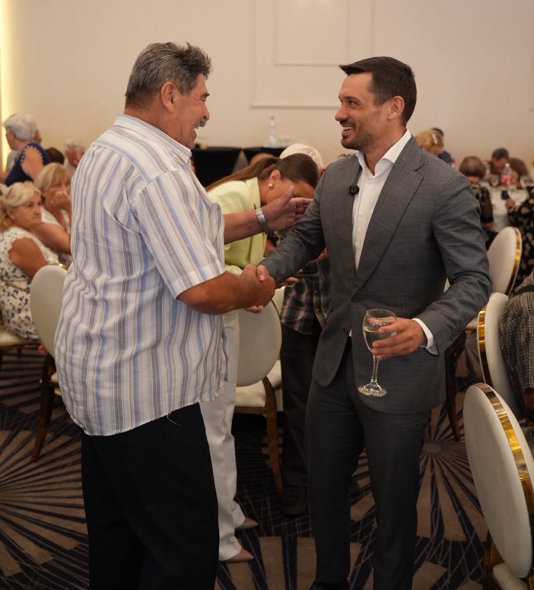Izuzetno posećena tribina u Staroj Pazovi