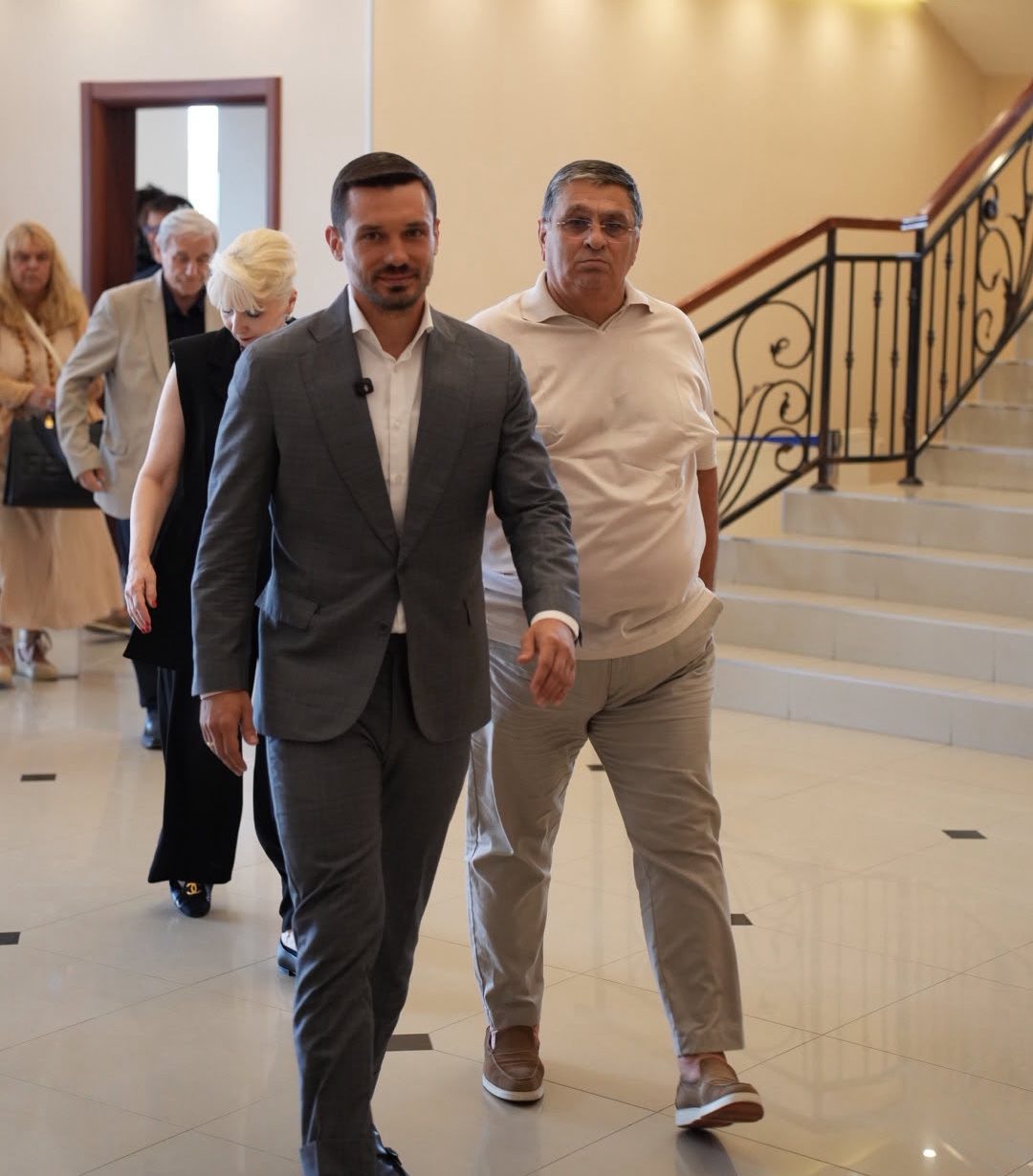 Izuzetno posećena tribina u Staroj Pazovi