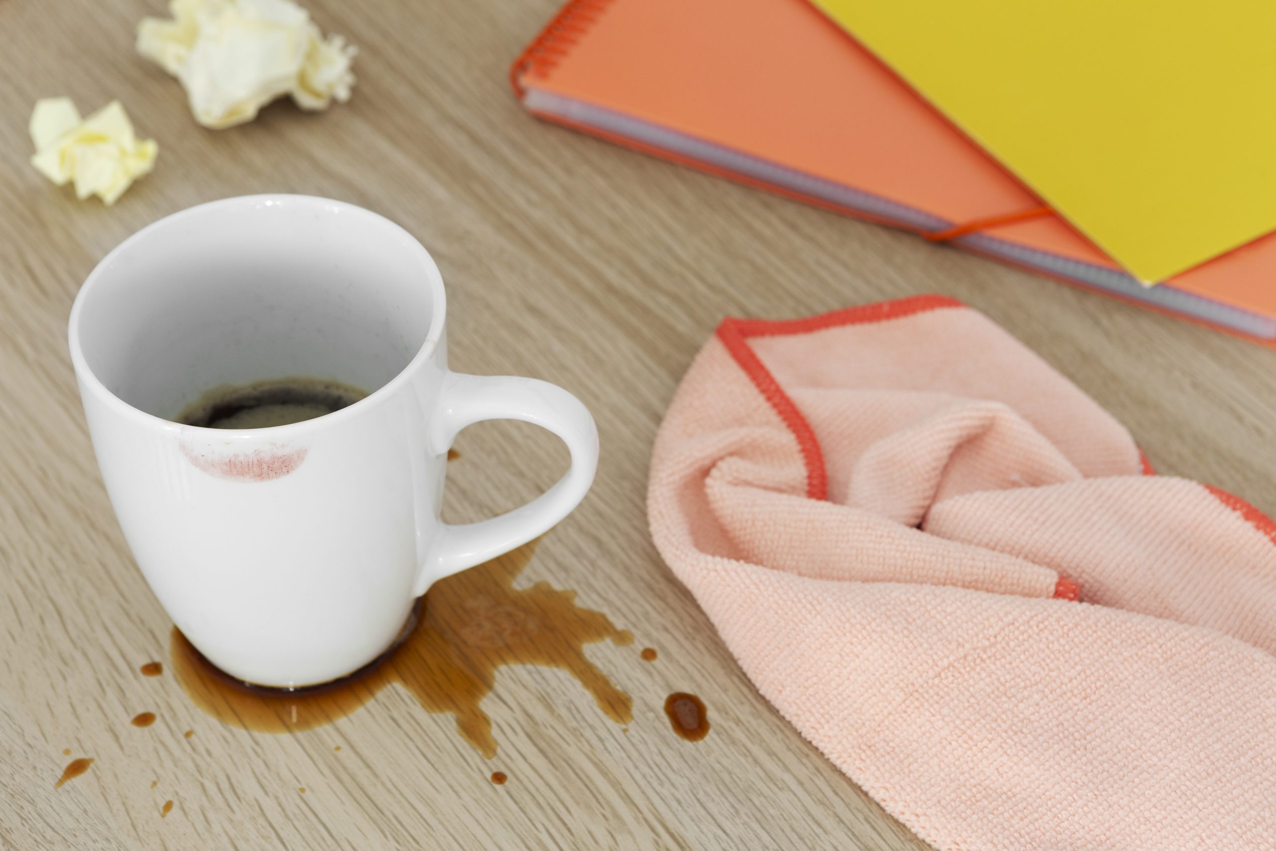 Mrlje od kafe na šolji nestaju uz jedan sastojak