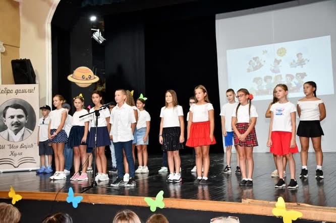 U OŠ „Isa Bajić“ u Kuli svečano dočekano 70 prvaka