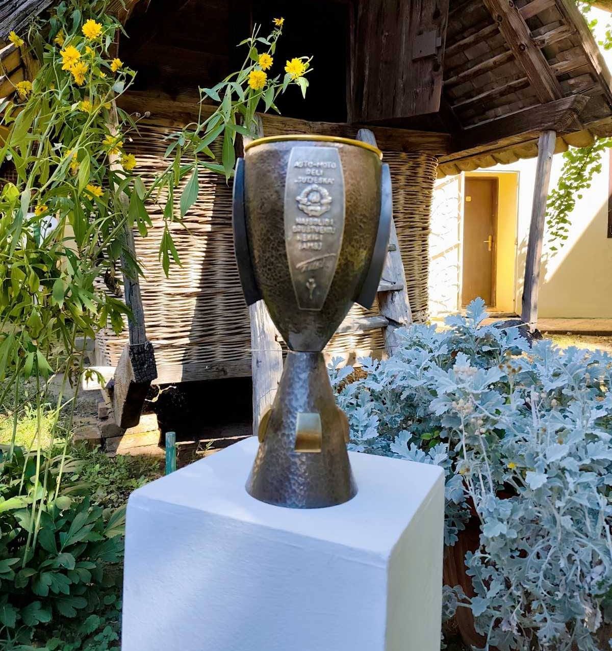 Trofej koji čuva deo istorije somborskog automobilizma