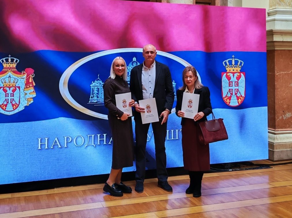 U Narodnoj skupštini potpisani ugovori: Za tri ustanove iz Sombora više od 7,7 miliona dinara