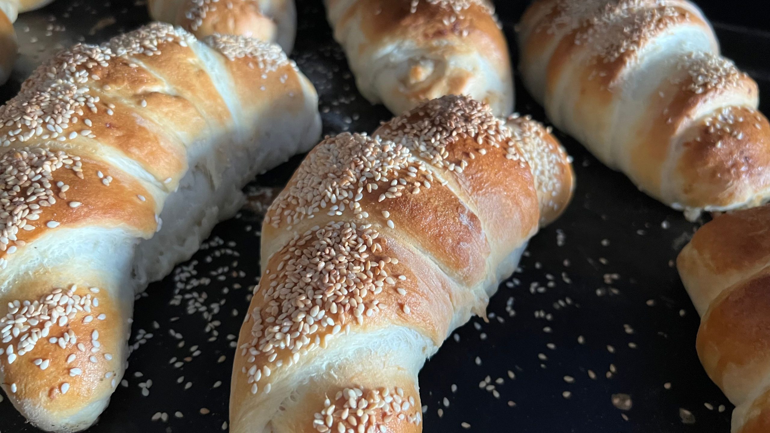 Pica kiflice recept: Mekane, punjene šunkom i sirom